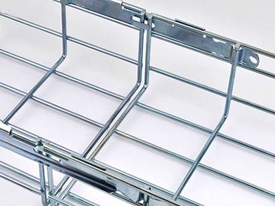 A wire mesh cable tray with two fast fix splicers on the side walls.